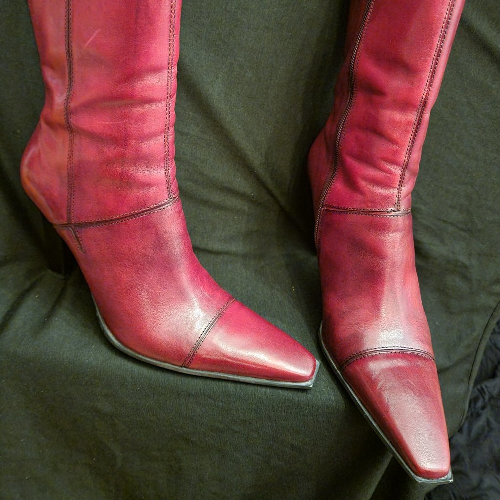 Bakers Cranberry Pointed Toe Leather Calf Boots 4 inch - Gently Used